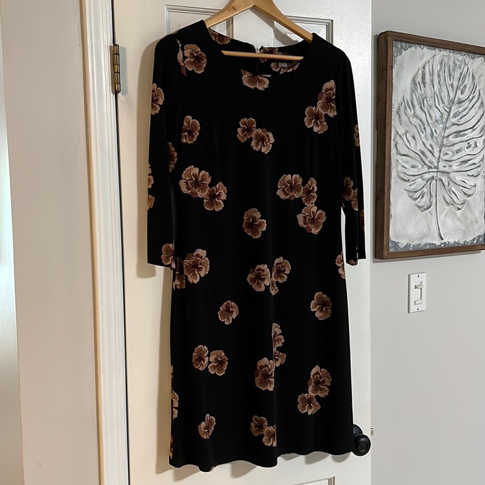Tommy Hilfiger Size 10 black/tan floral